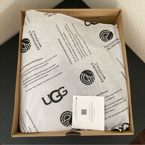 UGG Classic Mini Boots Size 9 Green - Picture 9 of 15